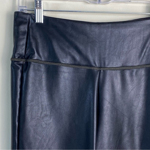 Women’s ATHLETA Black Gleam Faux Leather Front Leggings Size Medium - Picture 5 of 13